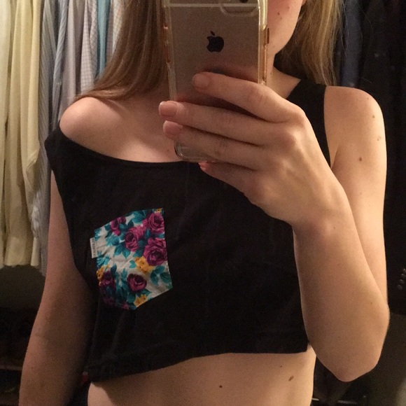 Serengetee Crop Top - Picture 2 of 4